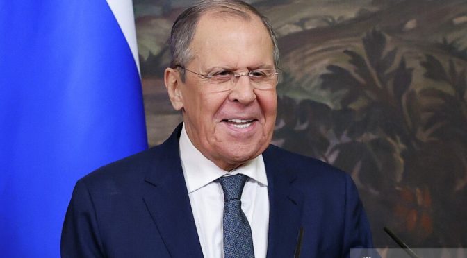 Lavrov: F-16 para a Ucrânia são sinal no campo nuclear